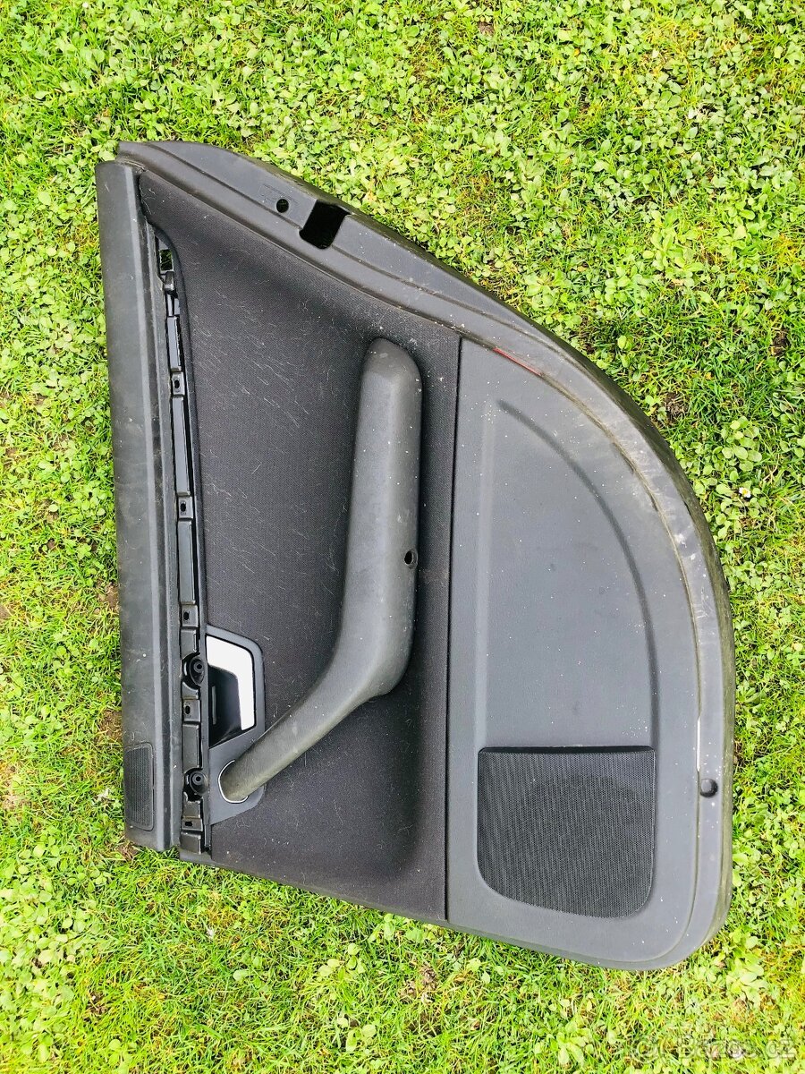 Pravé zadní okno, vnitřní plast dveří(tapec) Audi A4 2007 - 3