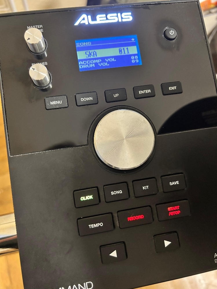 Prodám elektronickou bicí soupravu Alesis Command Mesh Kit - 3