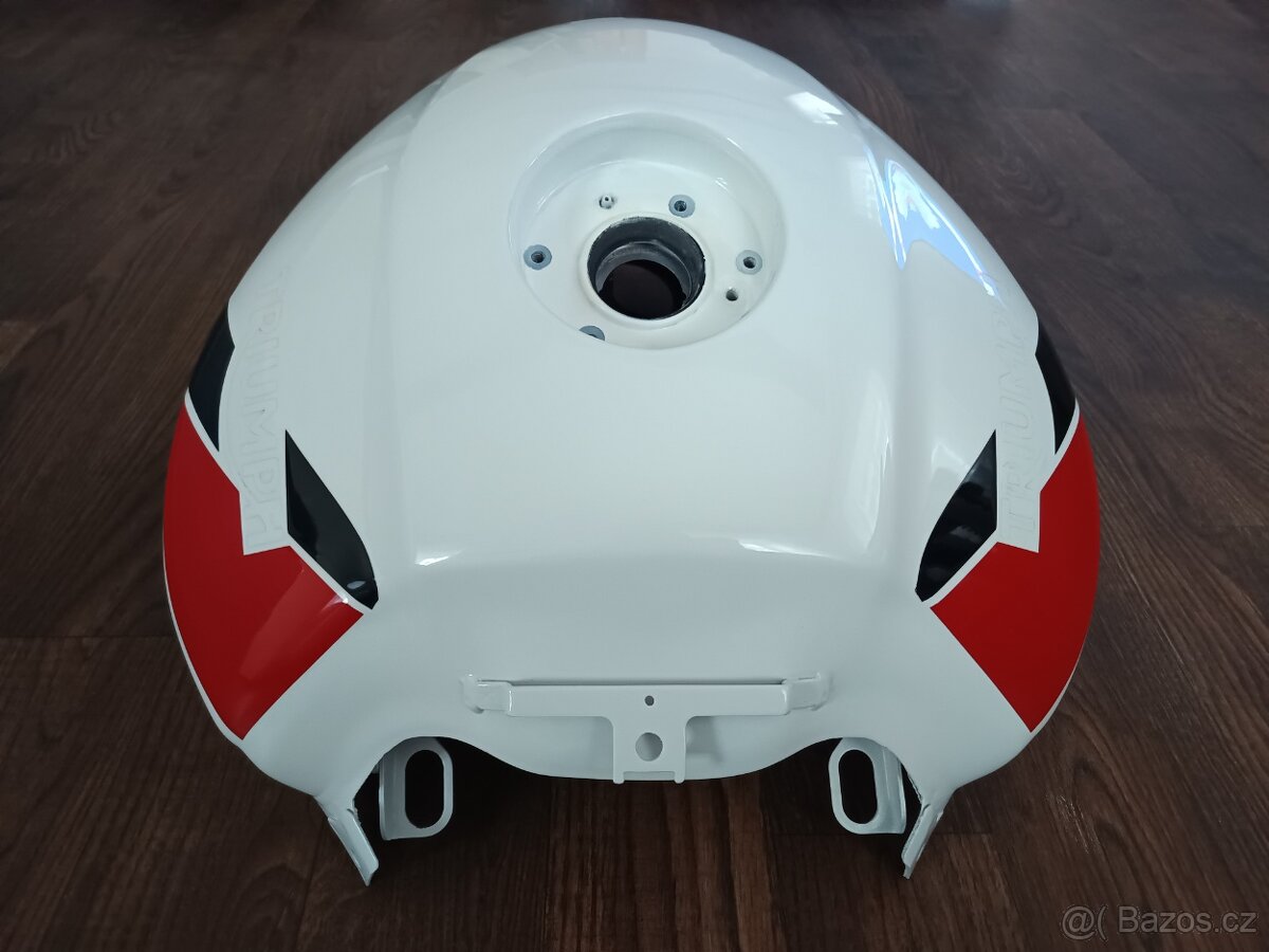 Nádrž Triumph Speed Triple RS - 3