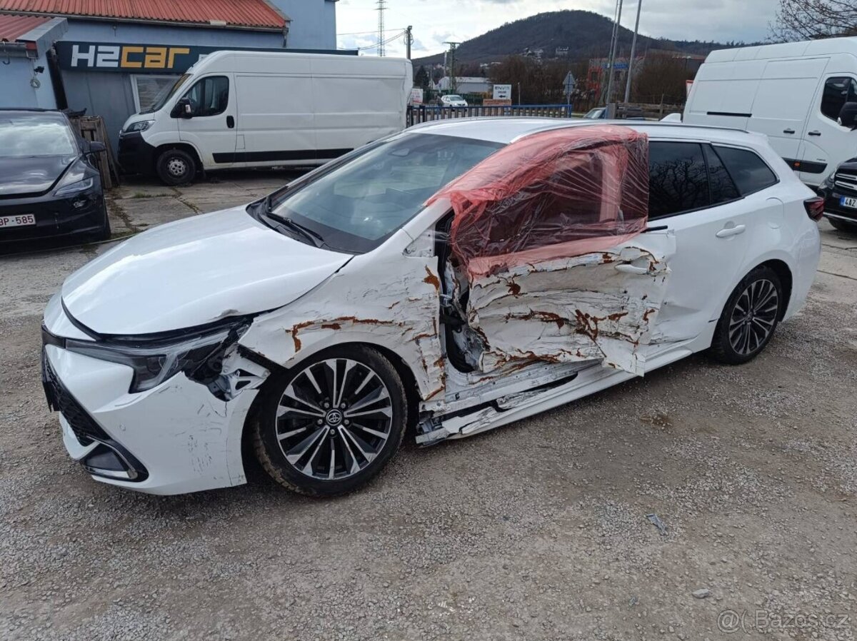 Toyota Corolla Hybrid - 3