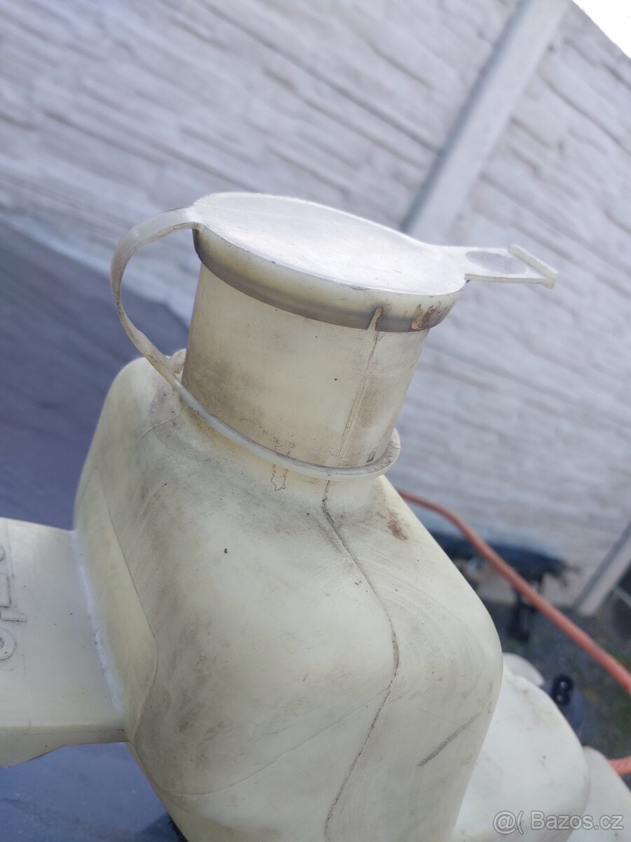 BMW e32 e34 nádobka - 3