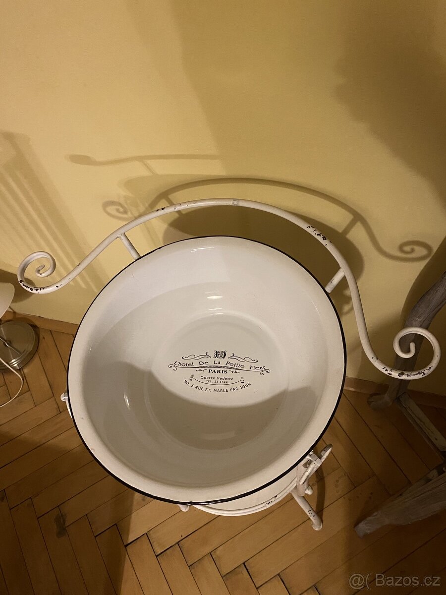 Skříňka s umývadlem - 3