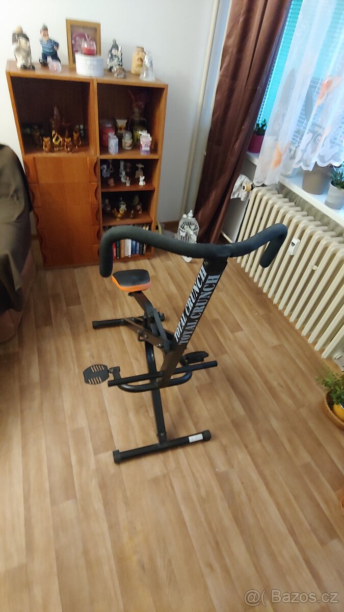 Posilovací stroj TOTAL CRUNCH - 3