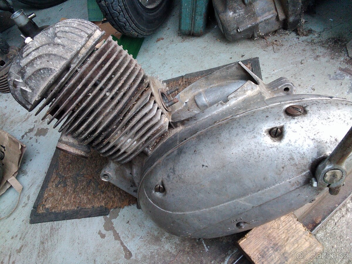 Motor Jawa 250,353 - 3