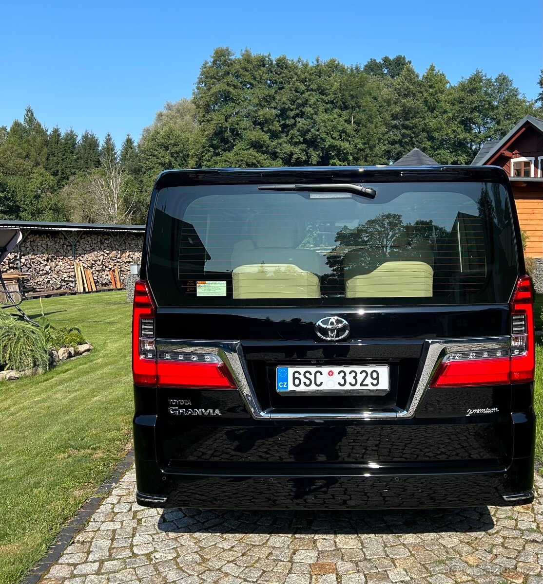 Toyota Granvia Premium