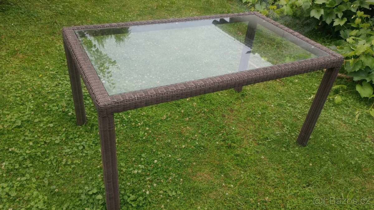 Zahradní stůl z umělého ratanu bez židlí - 3