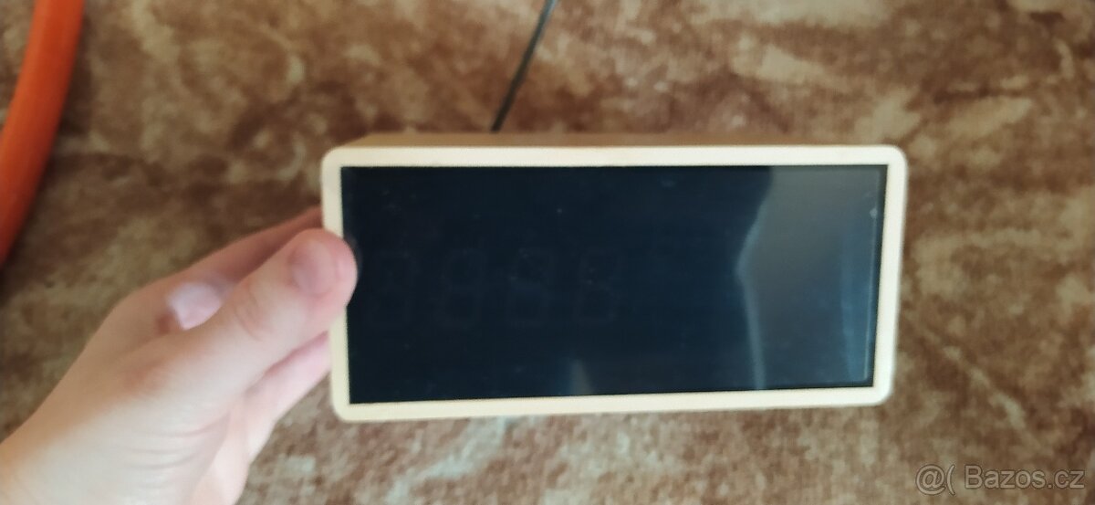 E-12_Budík s bezdrátovým nabíjením pro telefony - 3