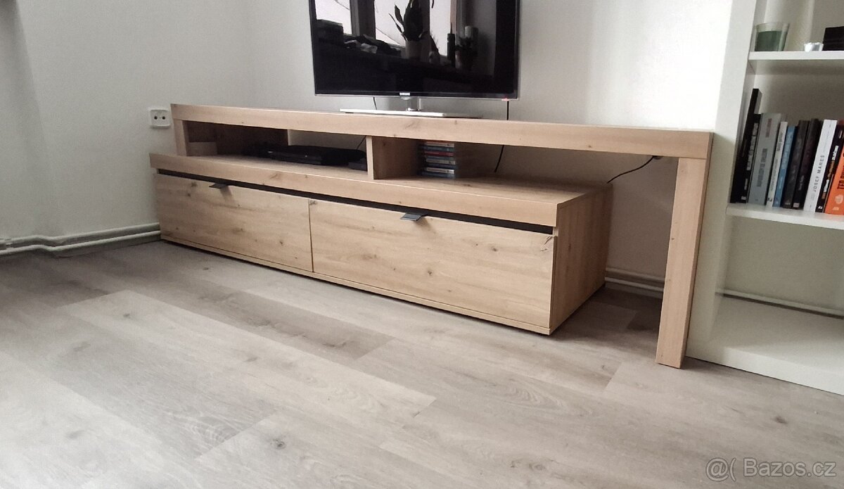 Stolek pod televizi - 3