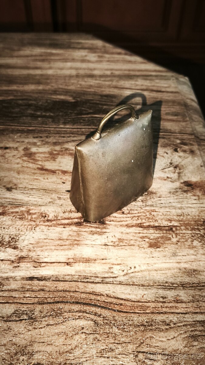 Starý mosazný zvonek. - 3