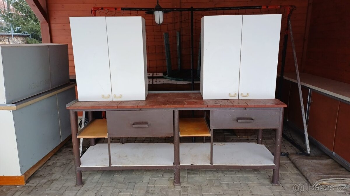 Pracovní ponk a skříňky - 3