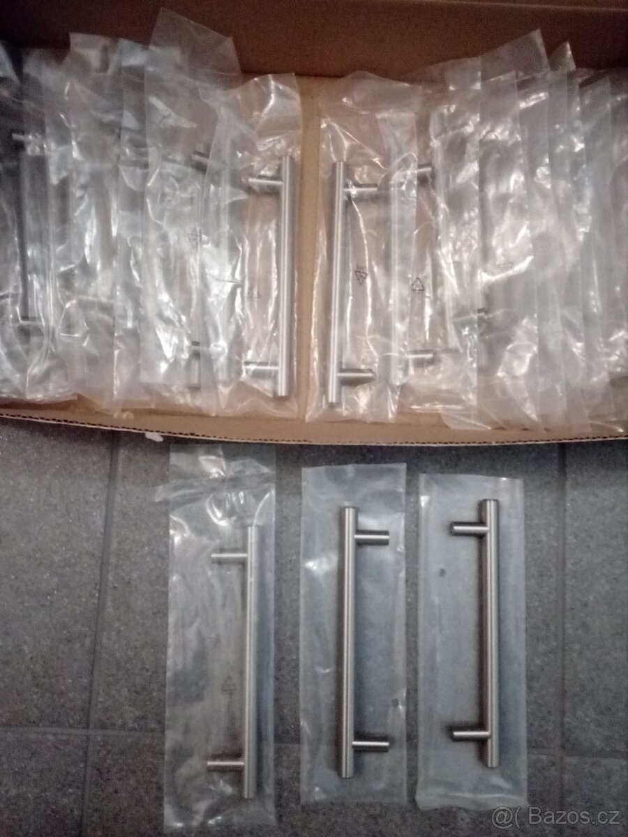 Prodám úchyty na kuchyňská dvířka - 3