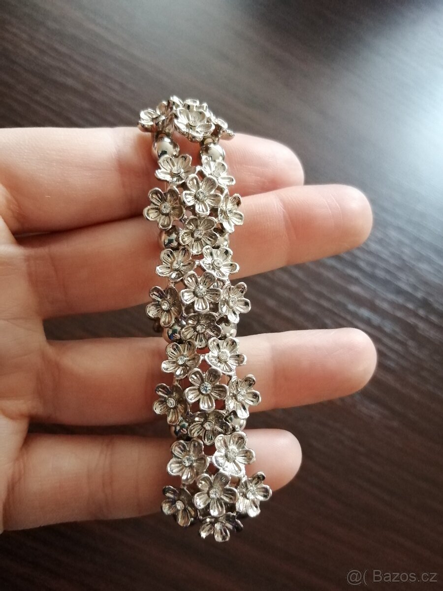 Náramek z kytiček - 3