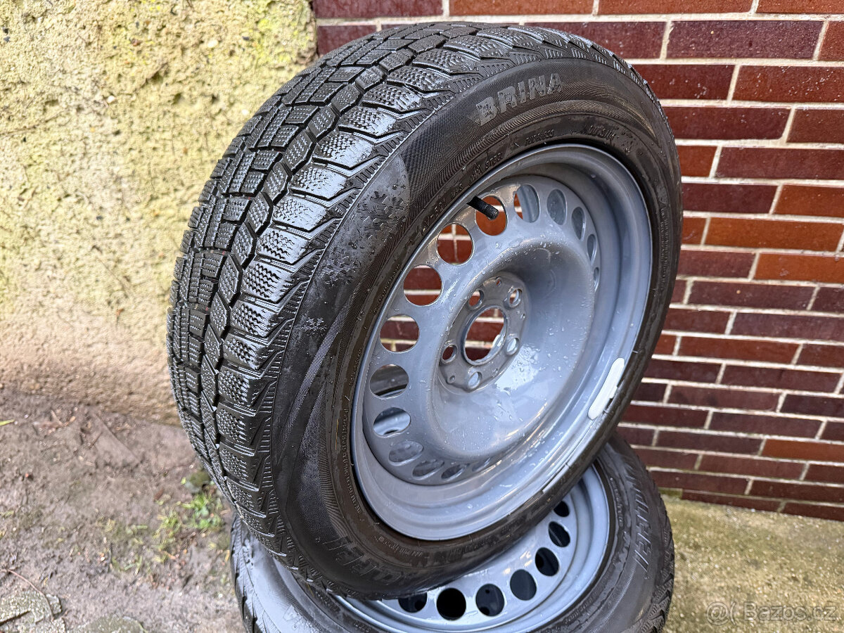 Sada pneu 205/55/16, cena za sadu 3000,- Kč - 3