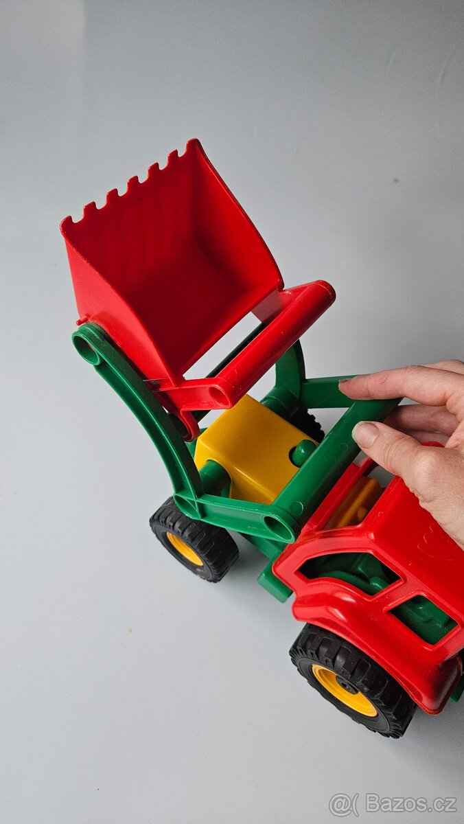 Traktor se lžící značky Lena - 3