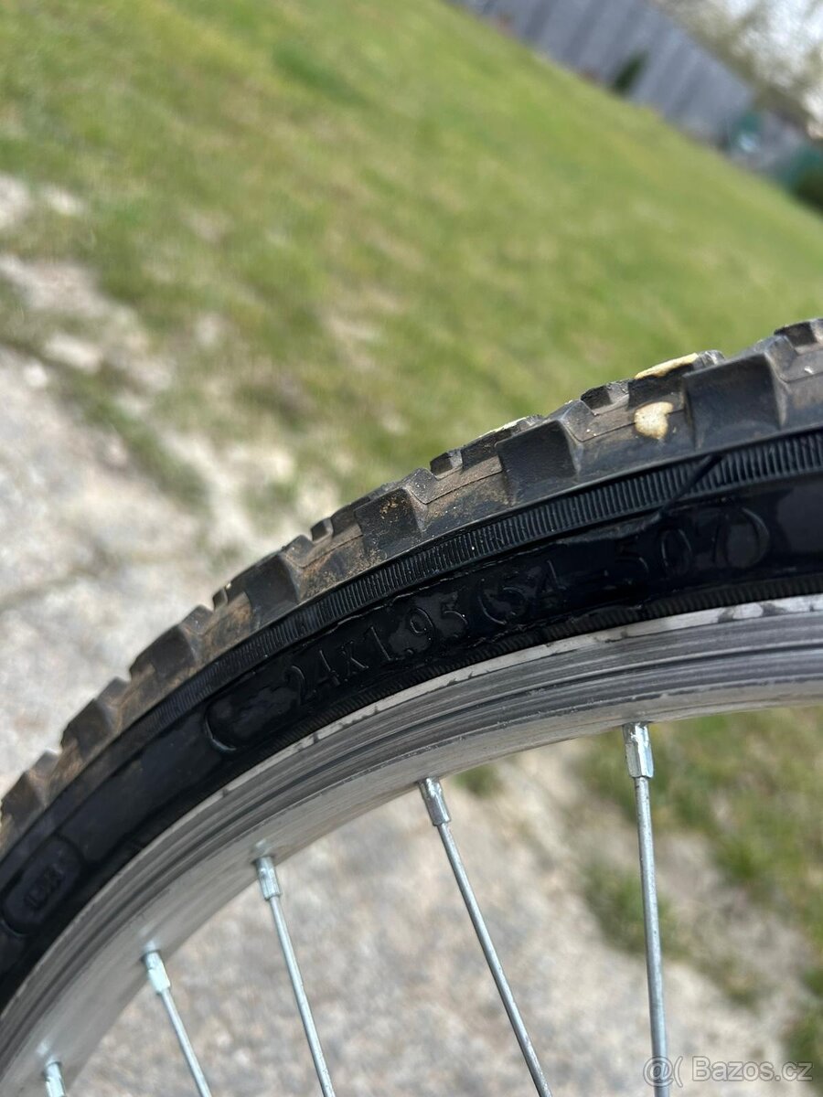 Dívčí kolo vel 24 - 3