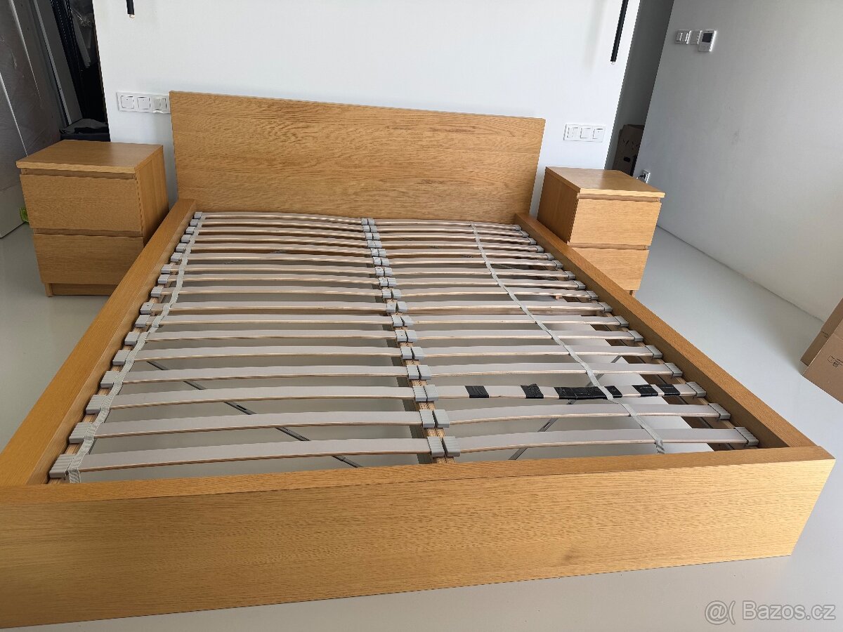 Malm dub 160x200 ram postele a stolky - 3