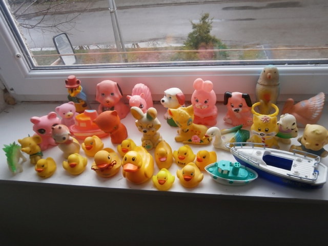 STARÉ FUNKČNÍ GUMOVÉ PÍSKACÍ HRAČKY - 3