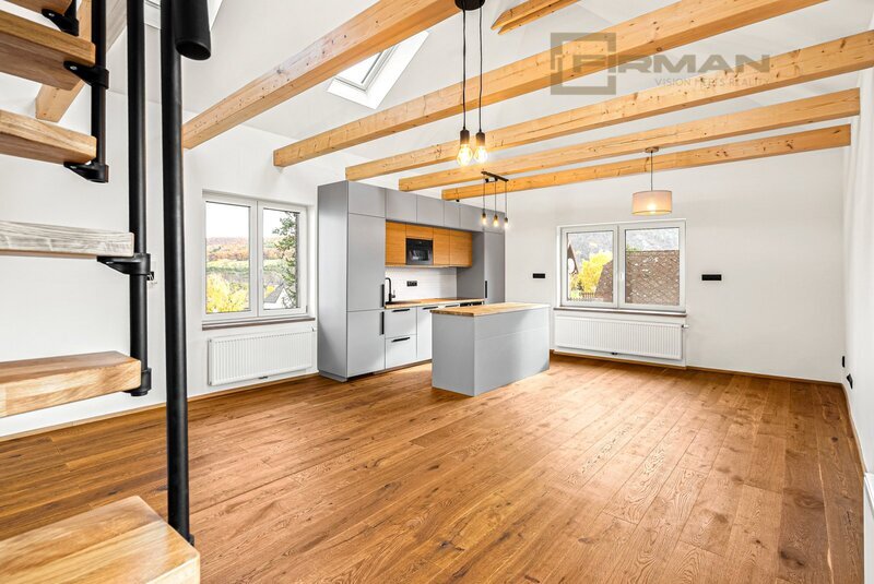 Prodej nadstandardního atypického bytu 3kk + podkrovní míst - 3