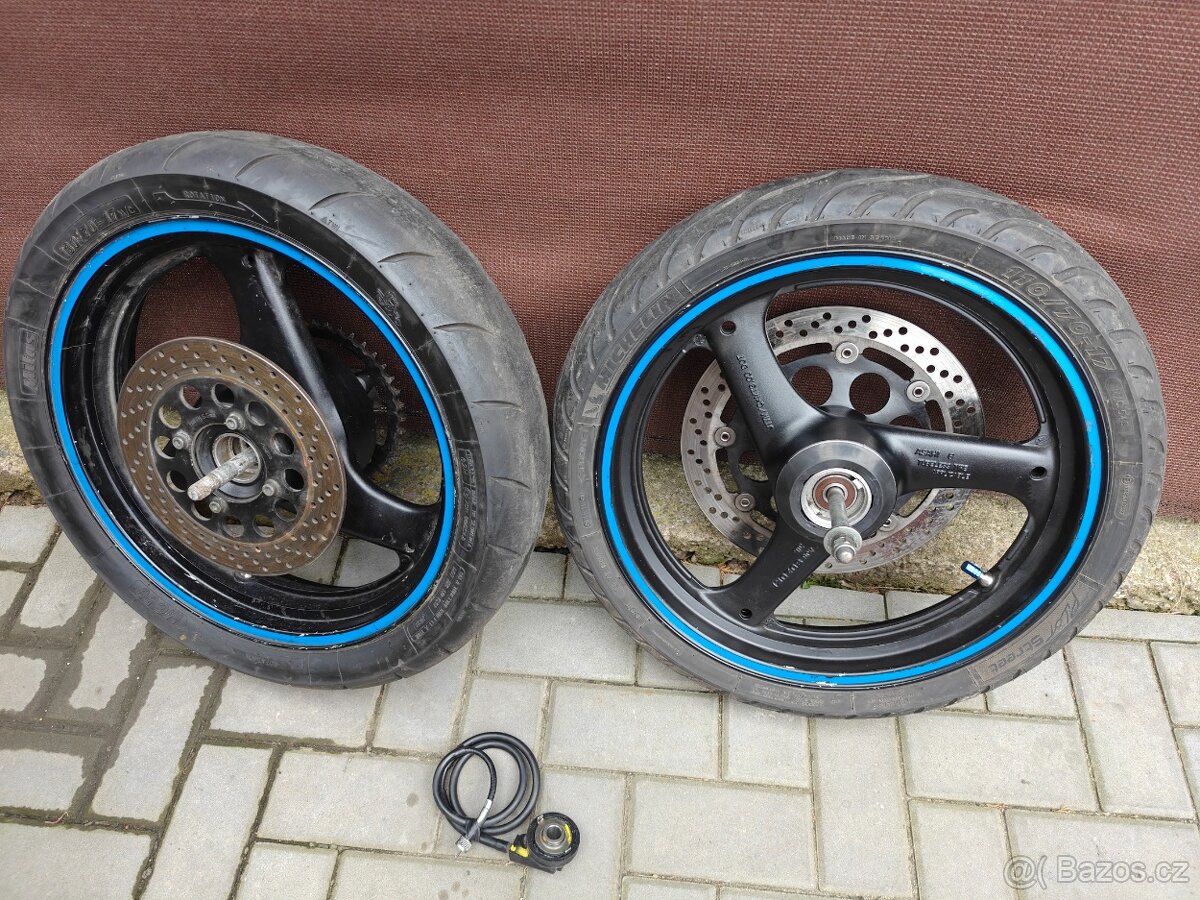 Suzuki GS 500 - přední tlumiče - kolo - centrální - 3