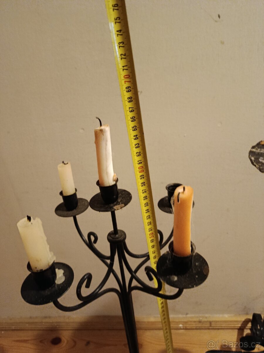 Dva černé svícny - 3