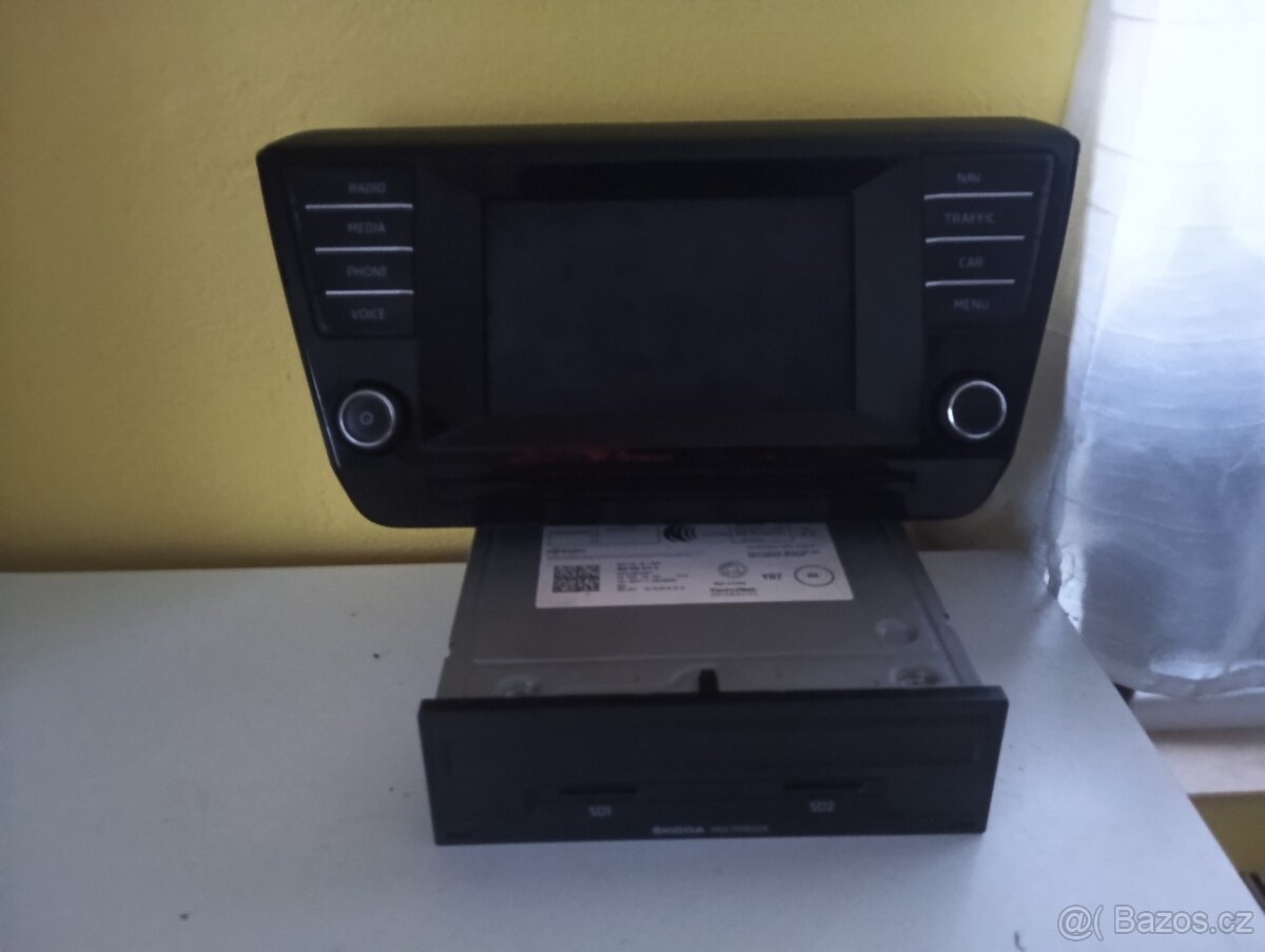 Originální rádio Superb 3 s navigací - 3