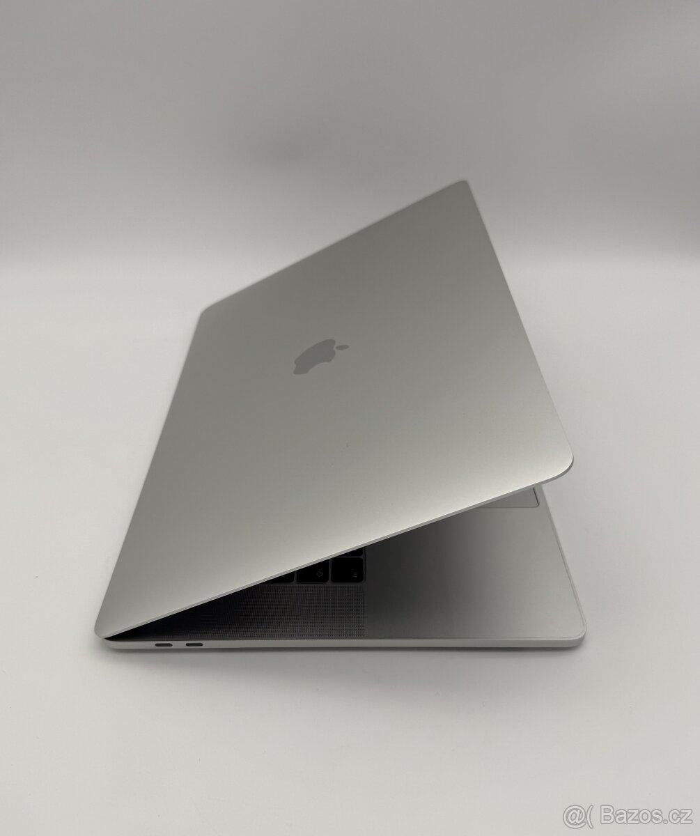 MacBook Pro 15" 2018 Silver + ZÁRUKA - 3