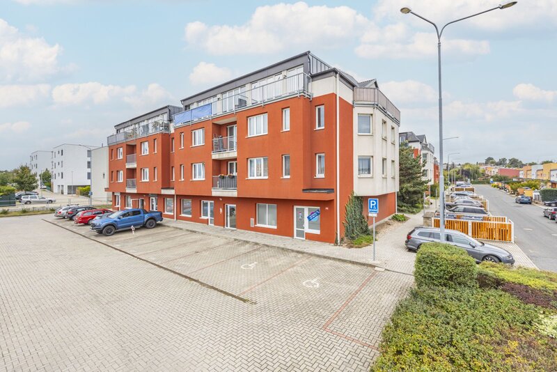 Prodej bytu 69,3 m2/předzahrádka 39 m2, v ulici U Hostína, Ú - 3