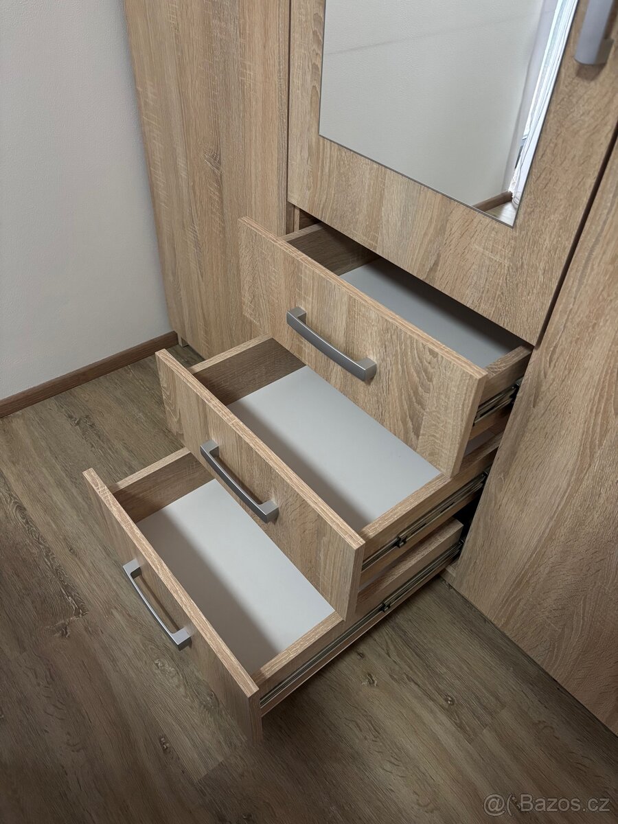 Šatní skříň - 3