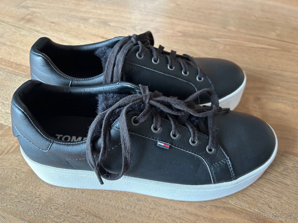 Černé tenisky na vyšší platformě Tommy Jeans vel. 40 - 3