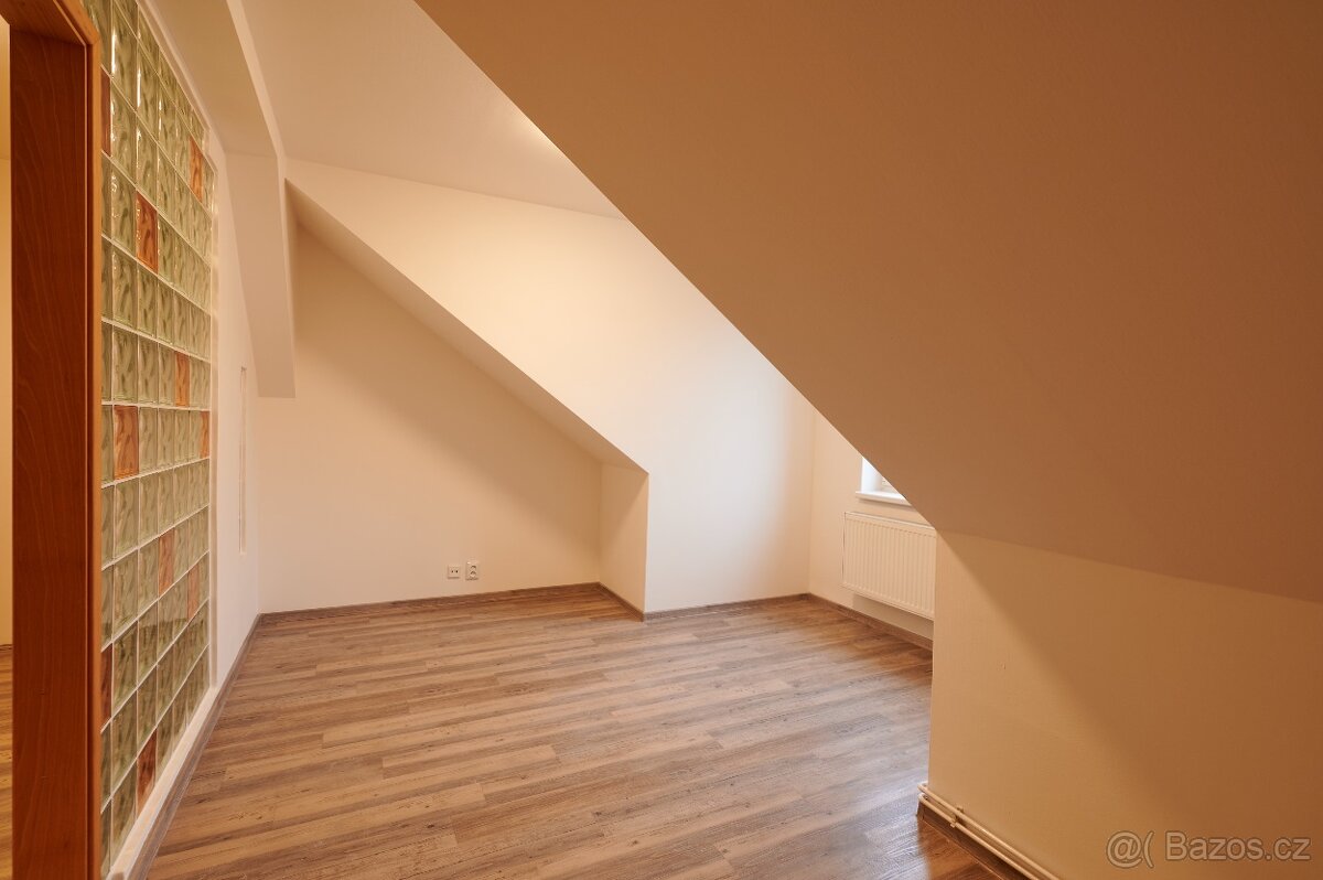 Nýřany, Revoluční 2kk - 3