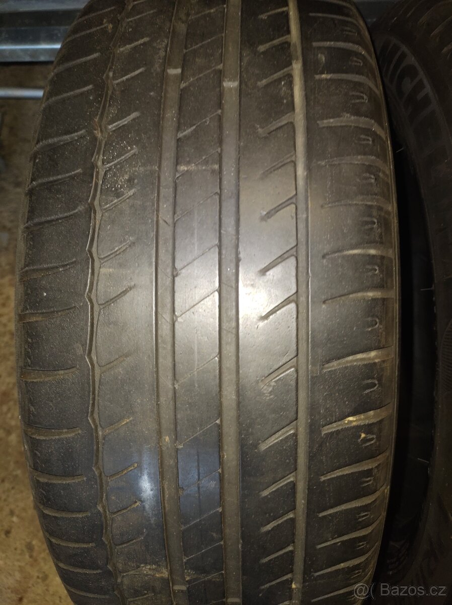 Michelin 215/55R16 - 3