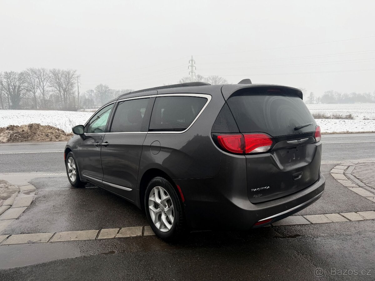 Chrysler Pacifica 3,6 Pentastar Touring 8 míst 2017 DPH - 3