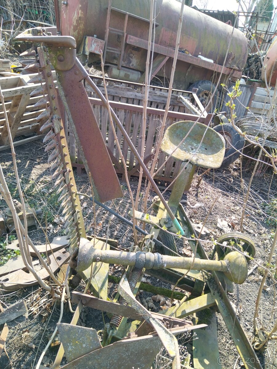 Prodej zemědělských strojů za koně - 3