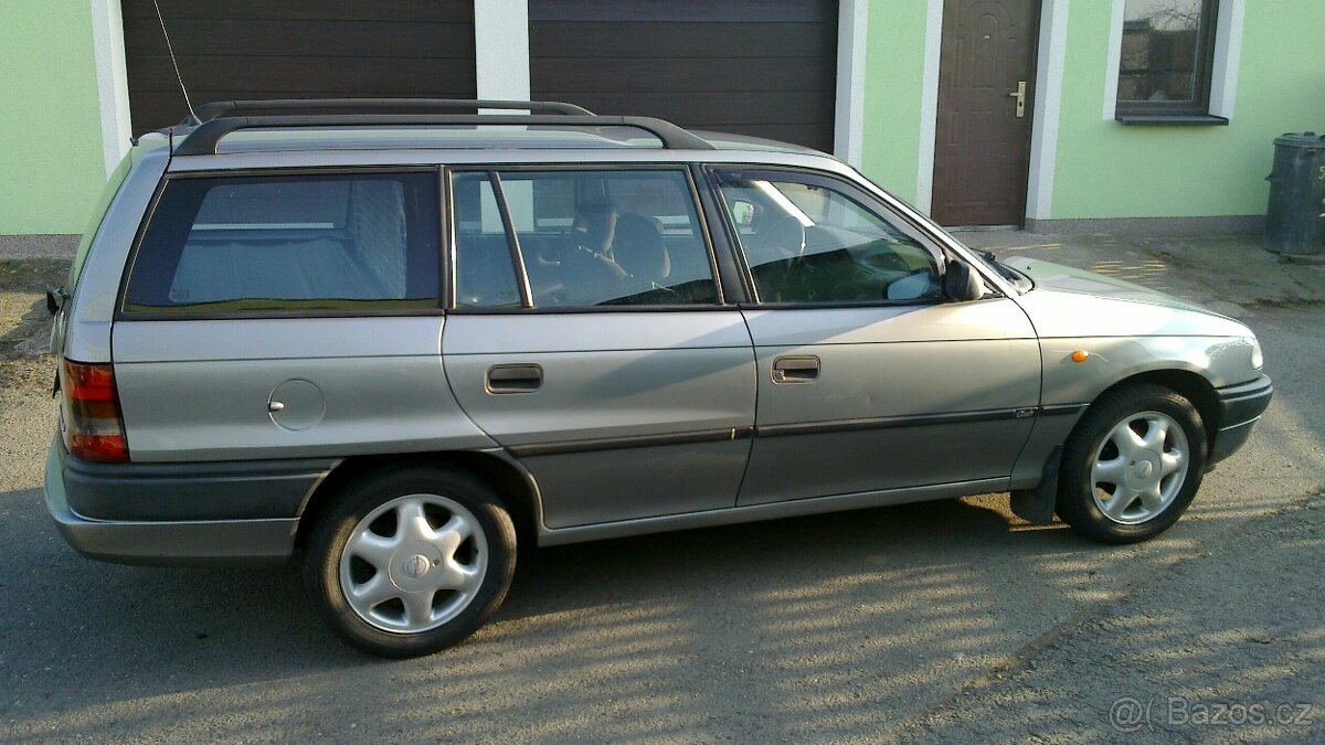 Opel Astra F caravan 18 16V - 3