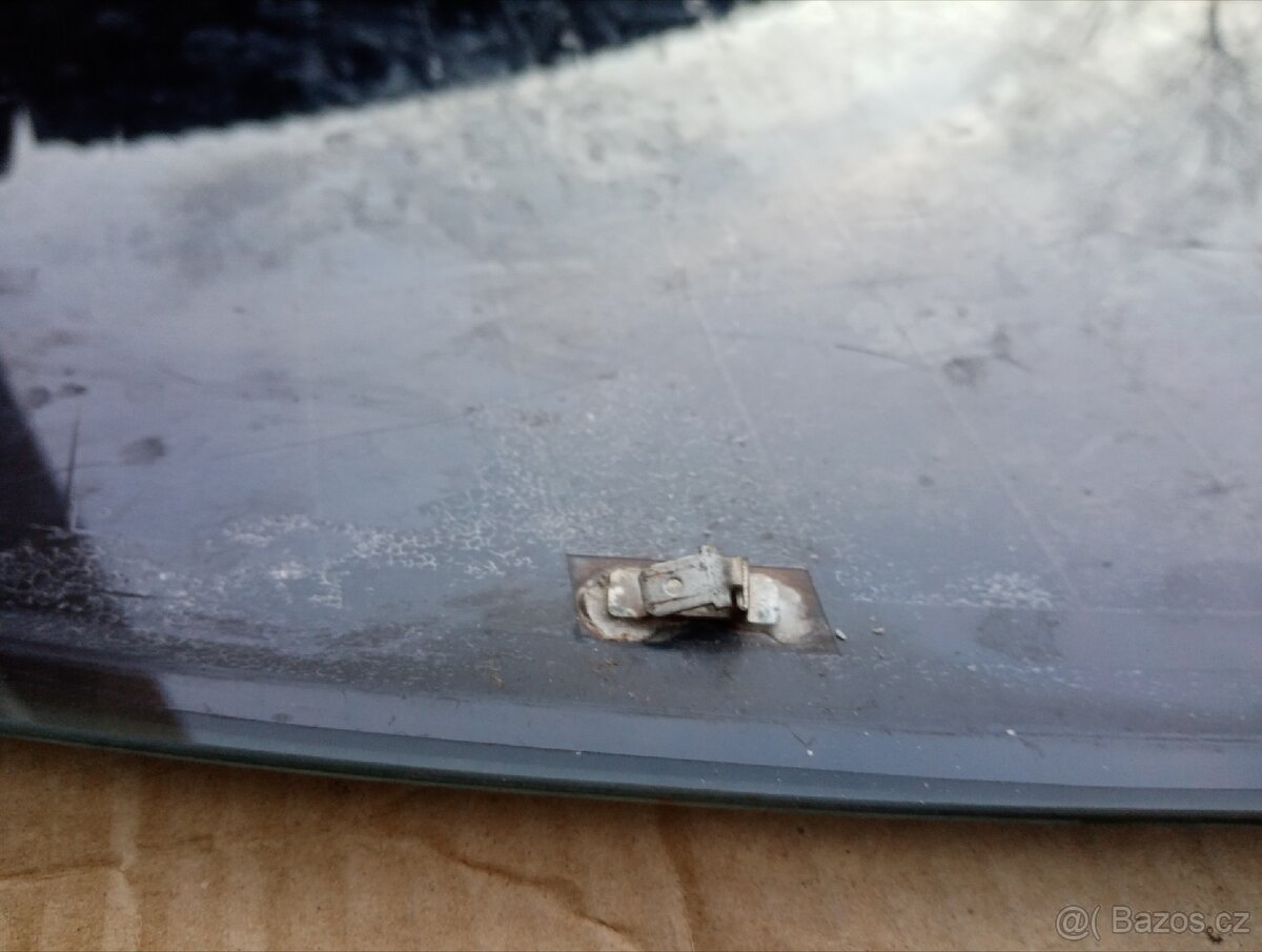 Zadní sklo Navara D22 - 3