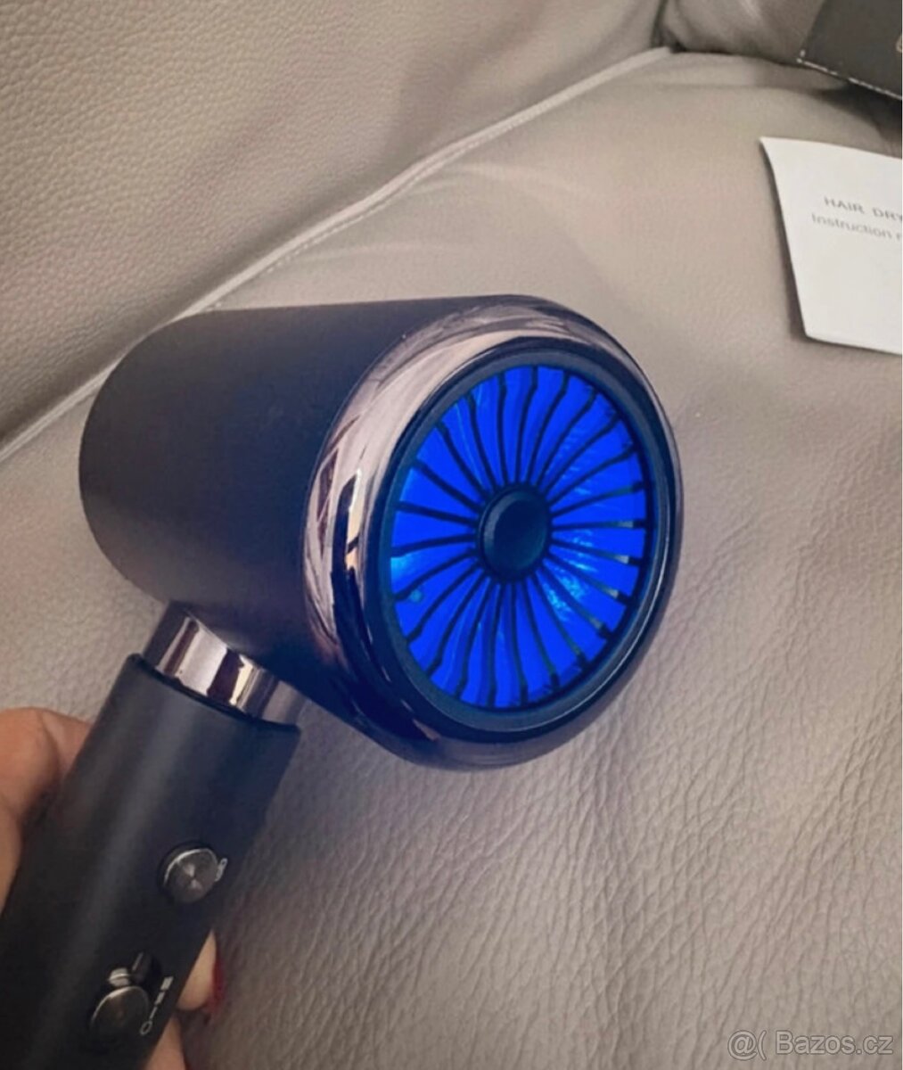 Výkonný fén na vlasy - 3