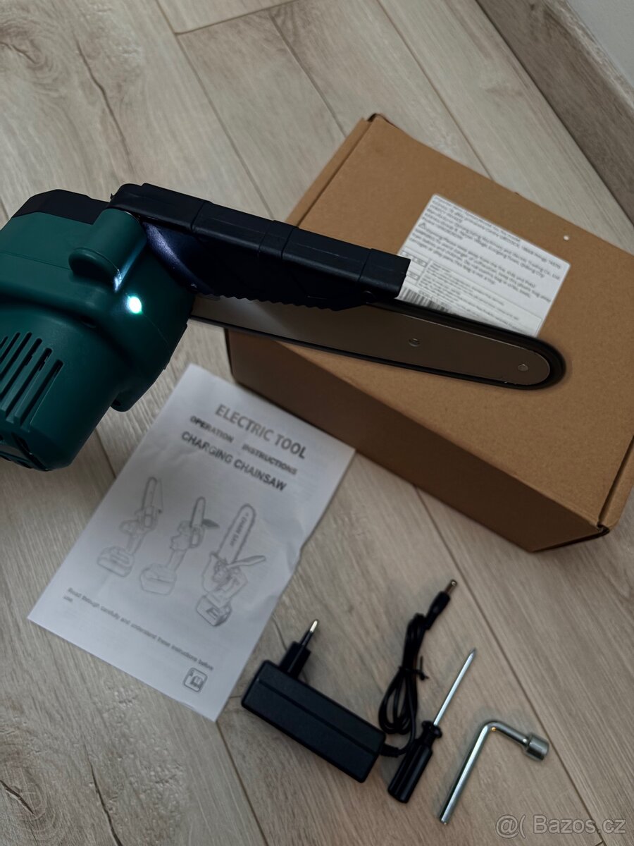 Malá akumulátorová řetězová pila - 3