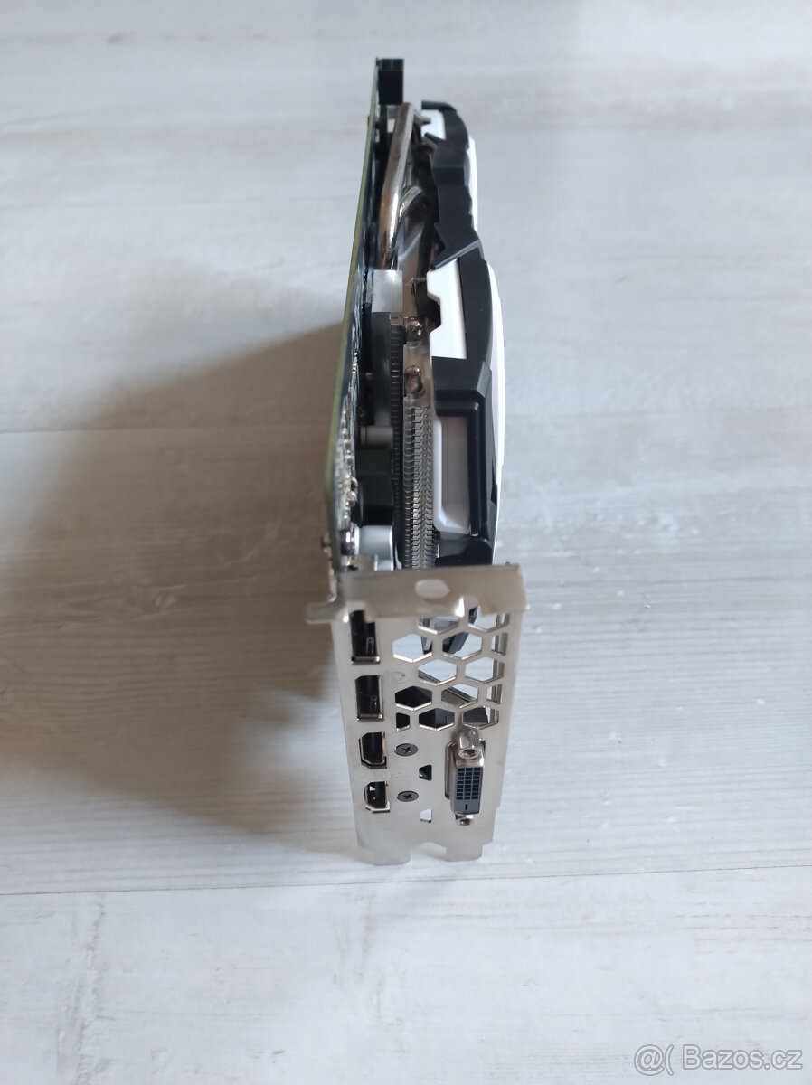 MSI Radeon RX 580 ARMOR 8G OC - 3