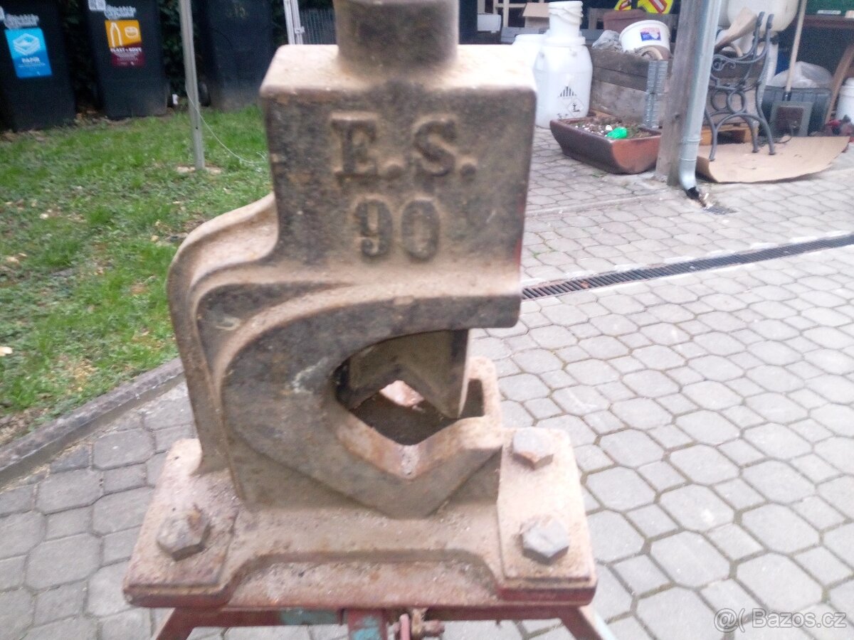 Svěrák na trubky - 3