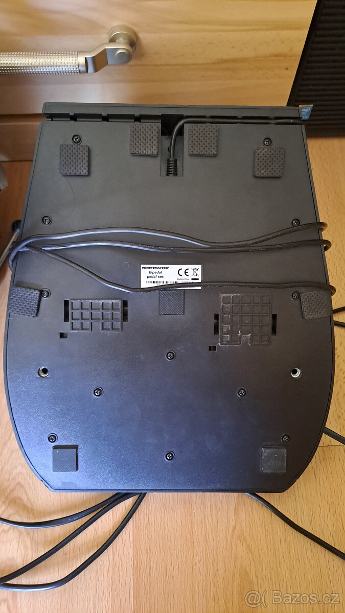 Thrustmaster T150 s pedály - 3