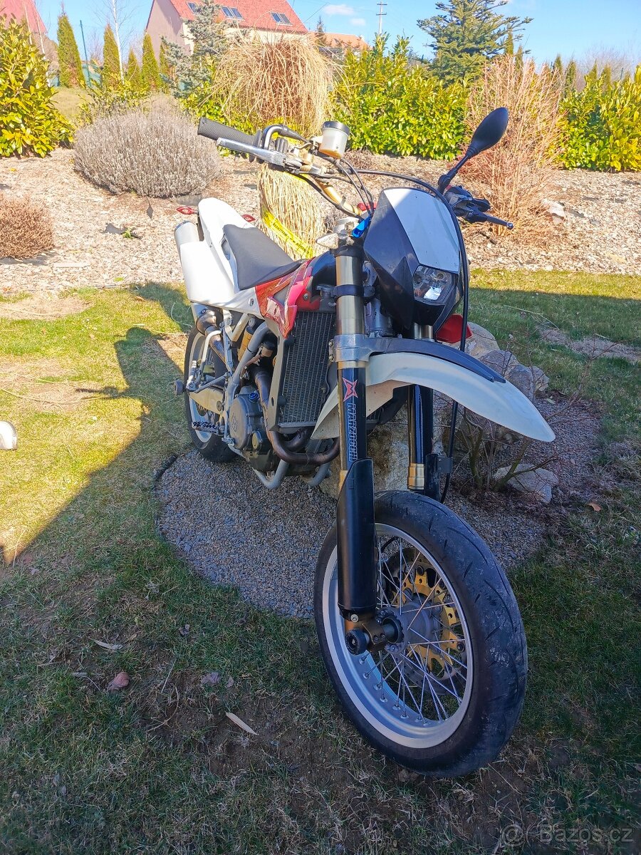Prodám super moto HUSQVARNA SM510R