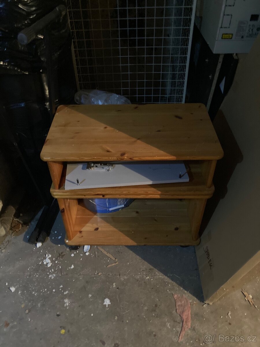 Prodám Televizní Stolek - 3