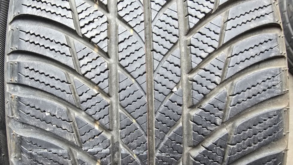 Zimní pneu 215/55/17 Bridgestone - 3