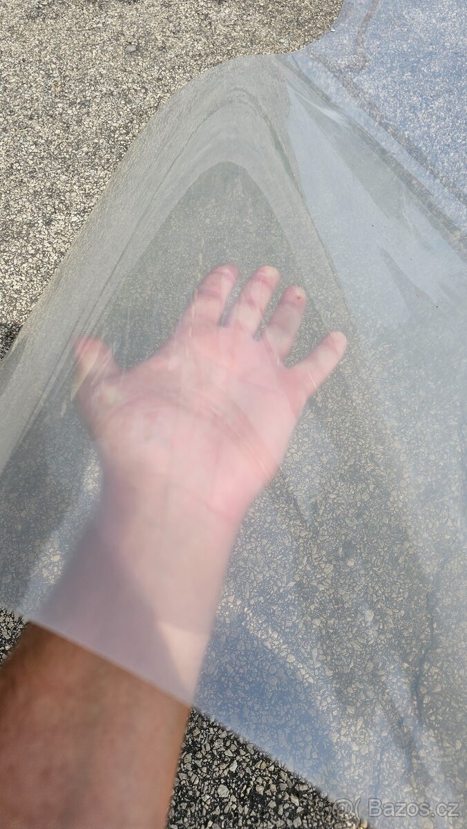 Průhledná čirá transparentní folie - pevná - 3
