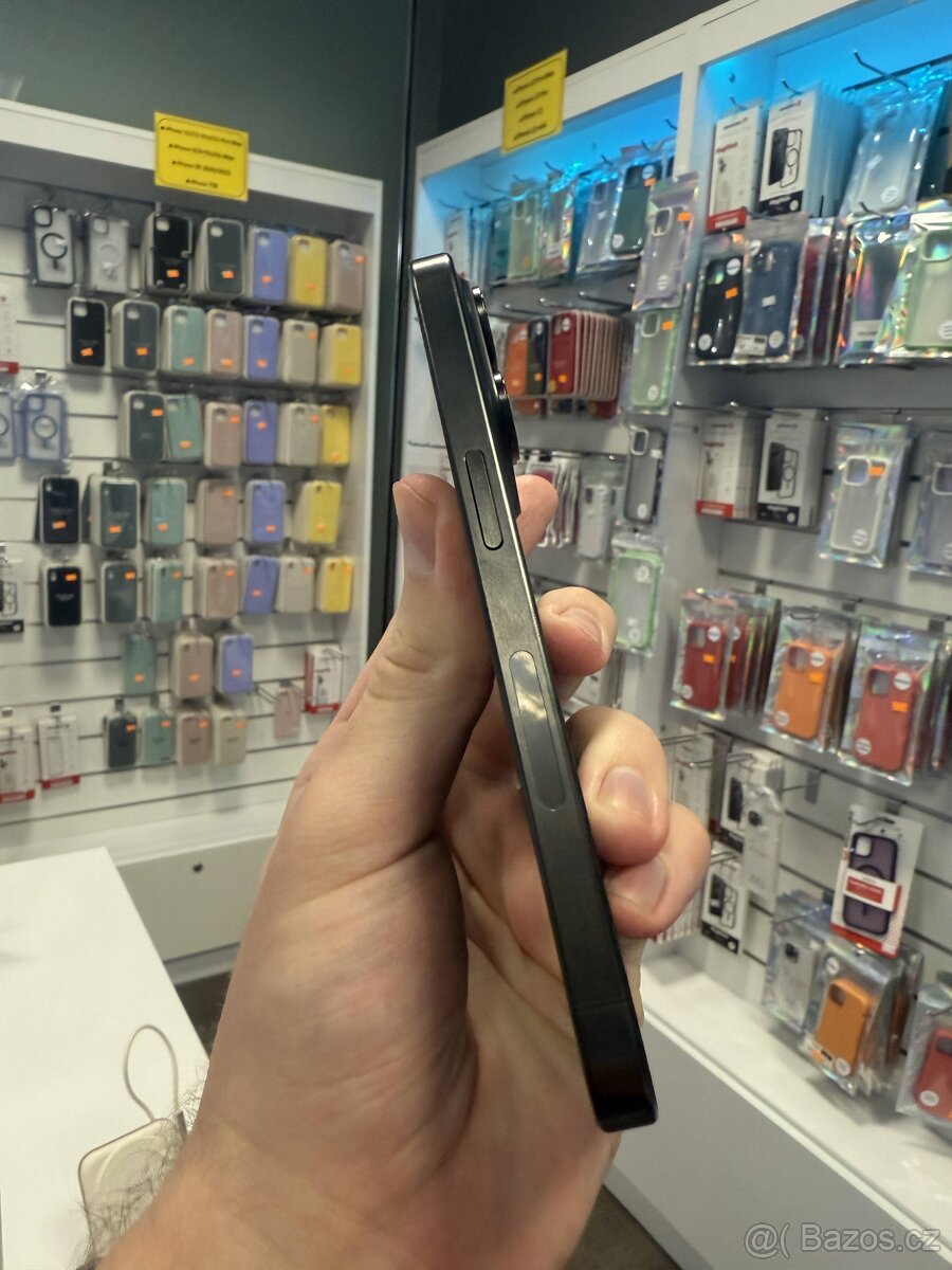 iPhone 15 Pro 256GB Black Titanium E-SIM - 3