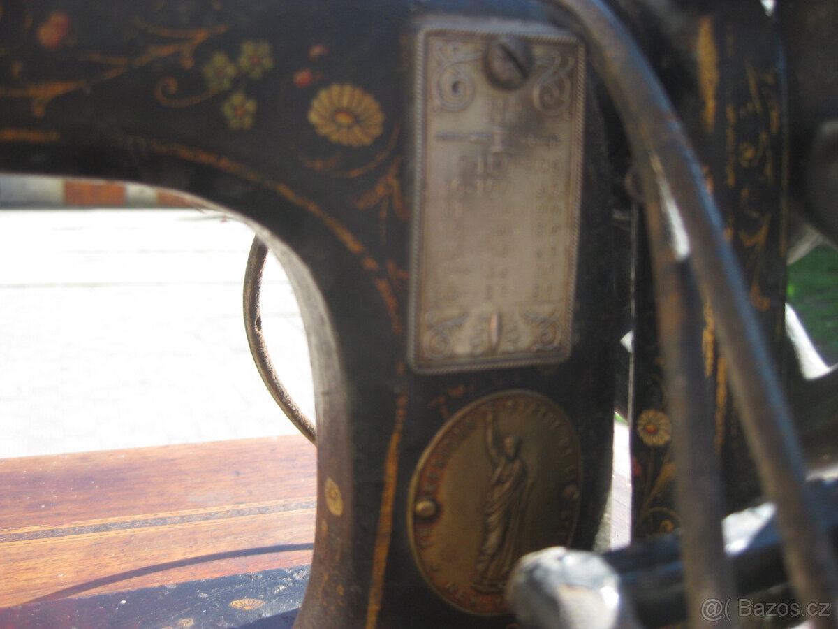 Starožitný šicí stroj - 3