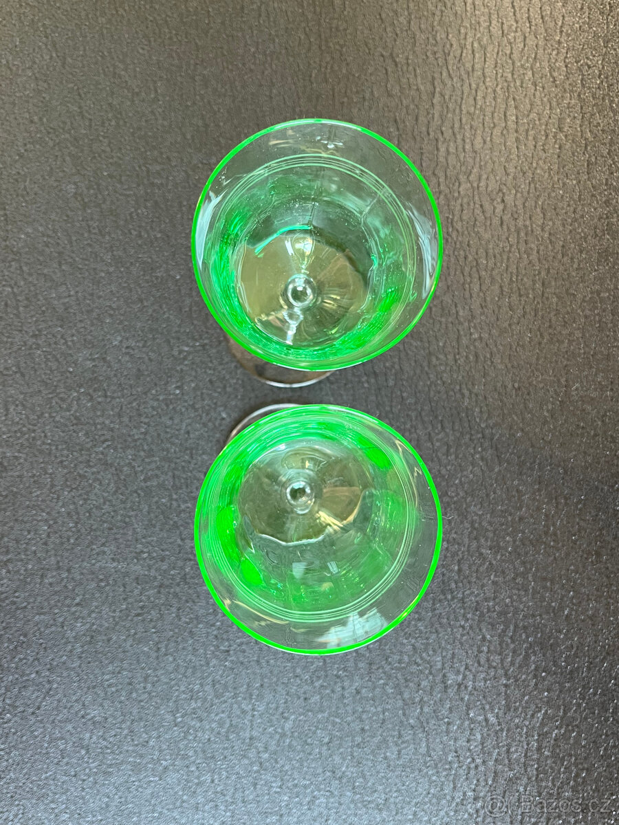 2x starožitná sklenice na víno 100ml, uranové sklo - 3