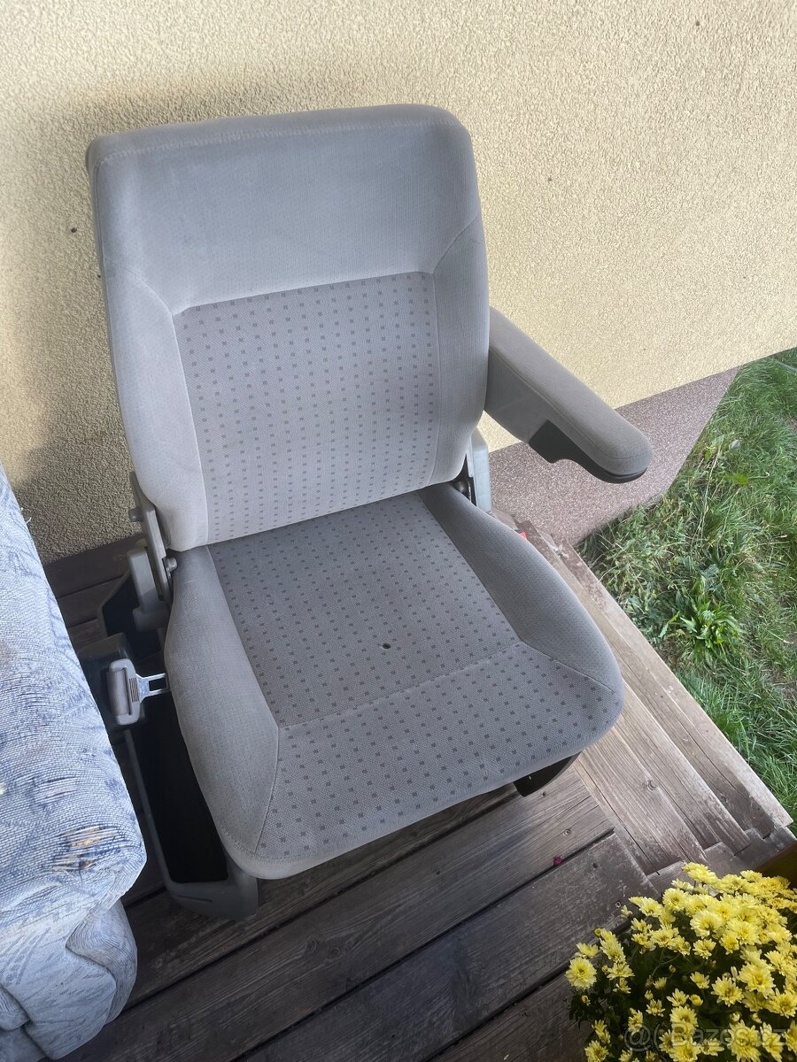 sedacky, lednicka vw t4 multivan - 3