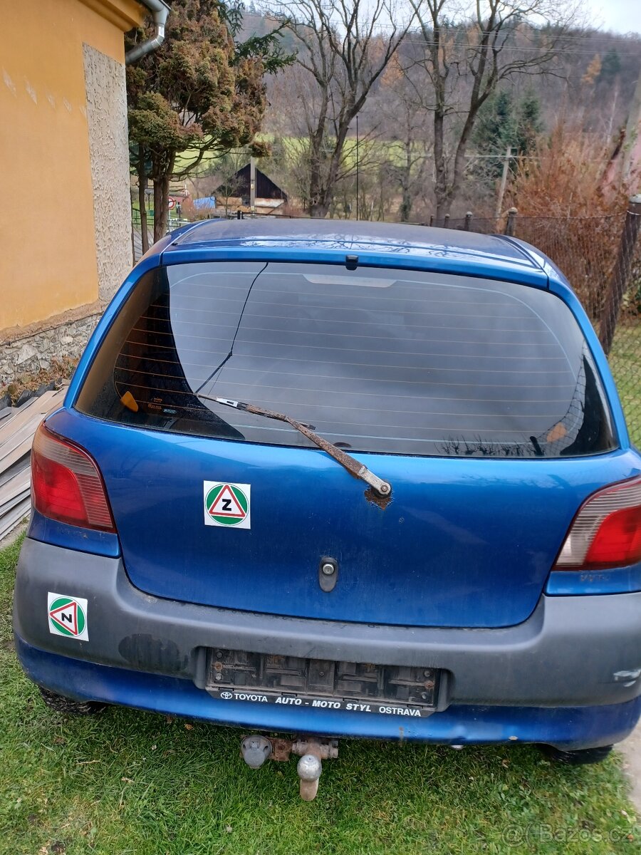 Toyota yaris 2001 - 3