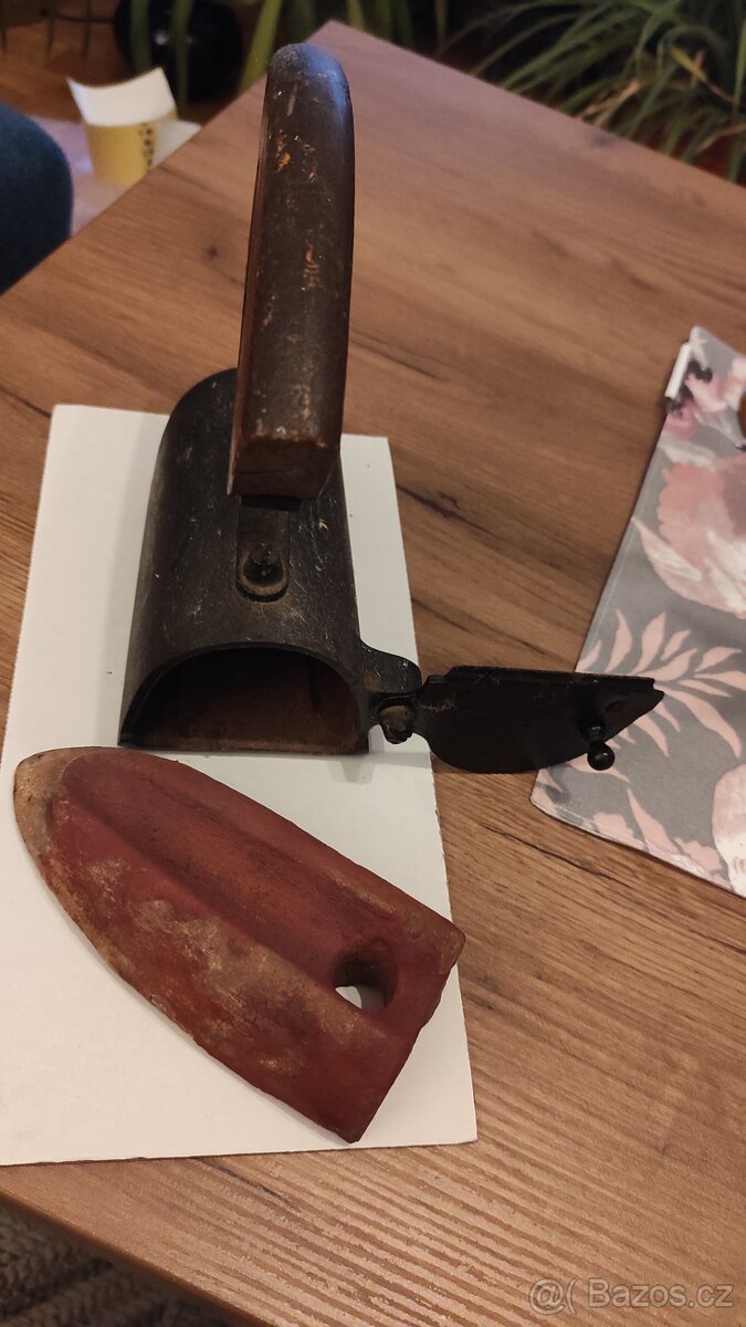 Starožitná žehlička - 3